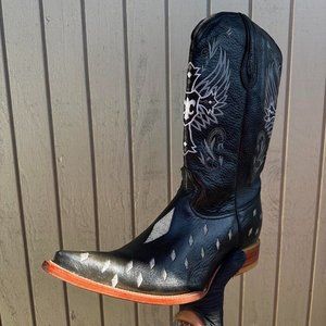 #81 Diamond Design Western Boot in Black Color with Silver Cross Details